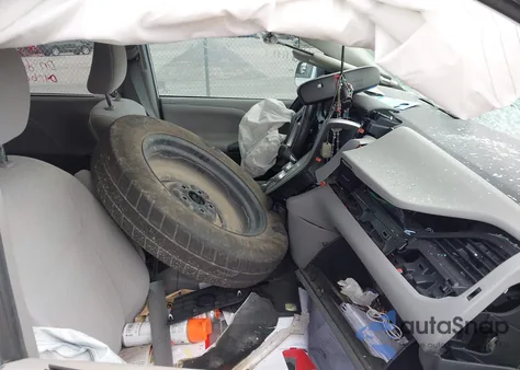 2020 Toyota Sienna Le z USA, uszkodzony, nr VIN 5TDKZ3DC9LS070456